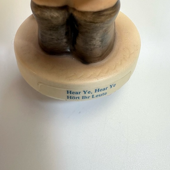 Goebel Hummel Hear Ye Hear Ye Ceramic Boy with Horn, Latern & Staff Figurine - Picture 6 of 12